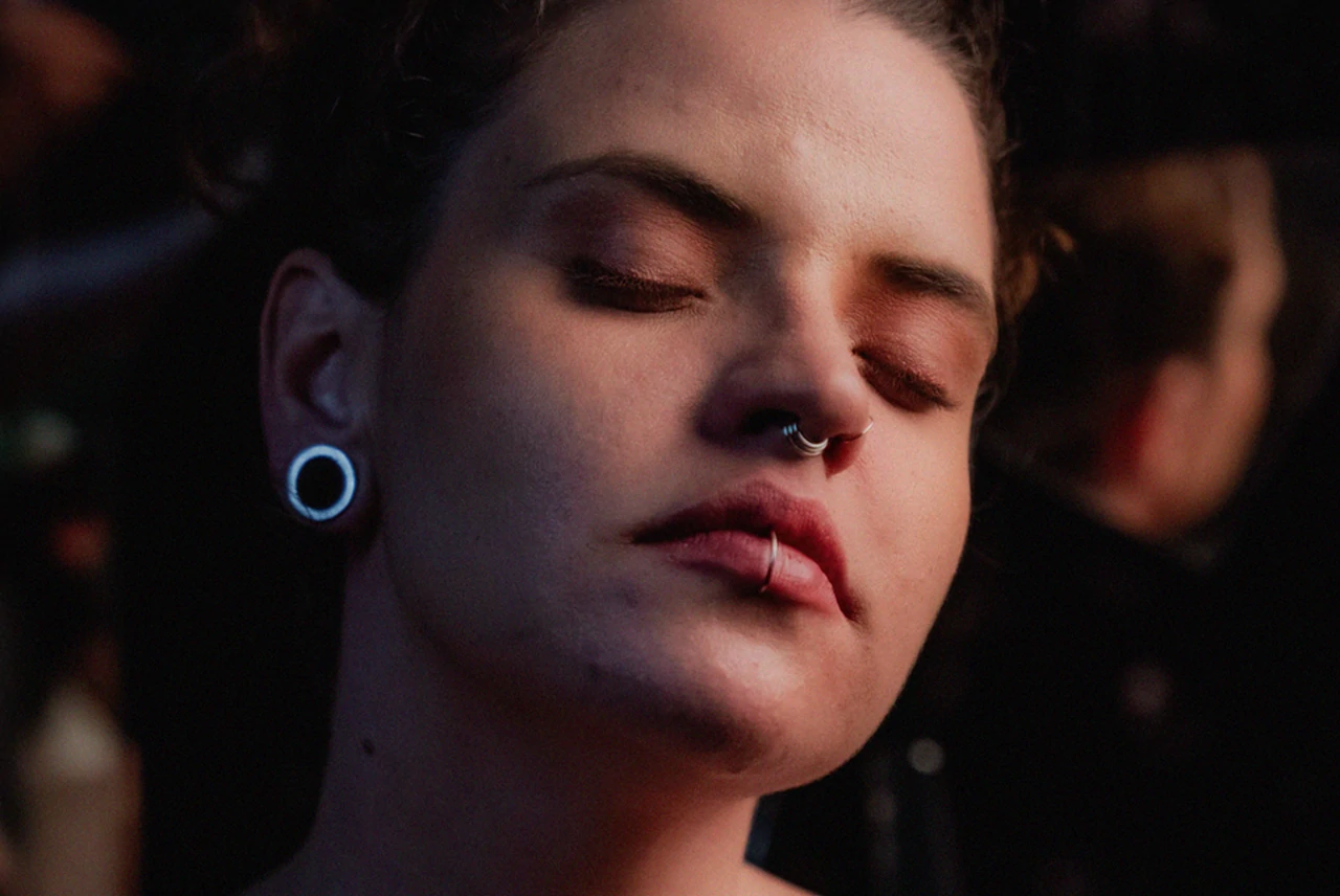 “A Primeira”: Laura Lorenzetti une rock e latinidade em novo single